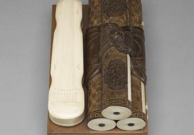 图片[3]-Zither-shaped box with decoration imitating scrolls, Qianlong reign (1736-1795), Qing dynasty-China Archive